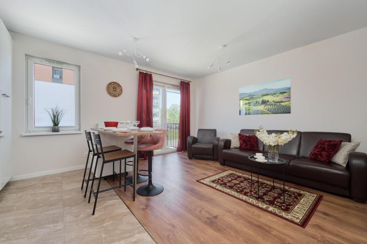 Comfy With Parking & Balcony By Renters *