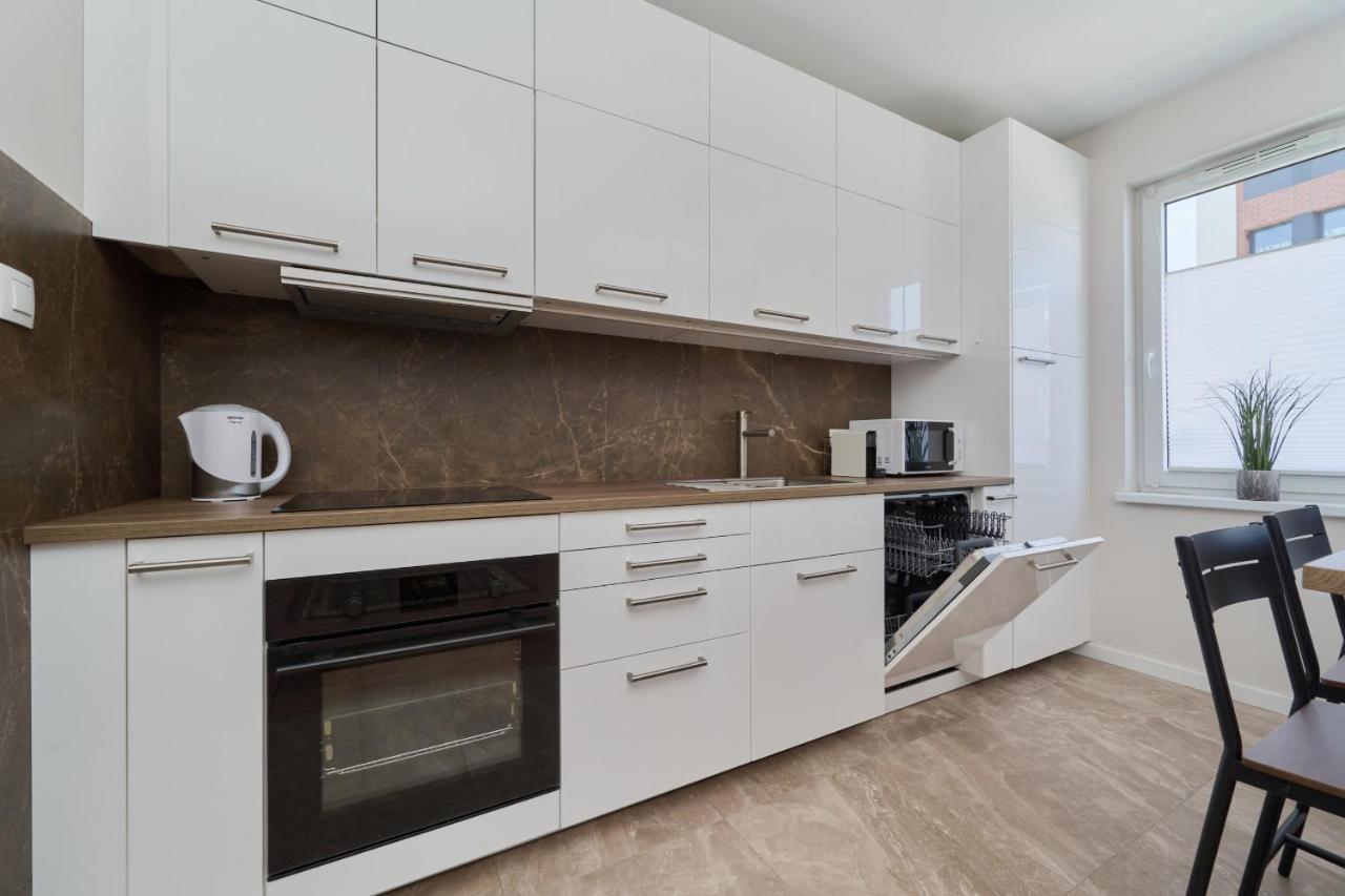 Apartment Comfy With Parking & Balcony By Renters *
