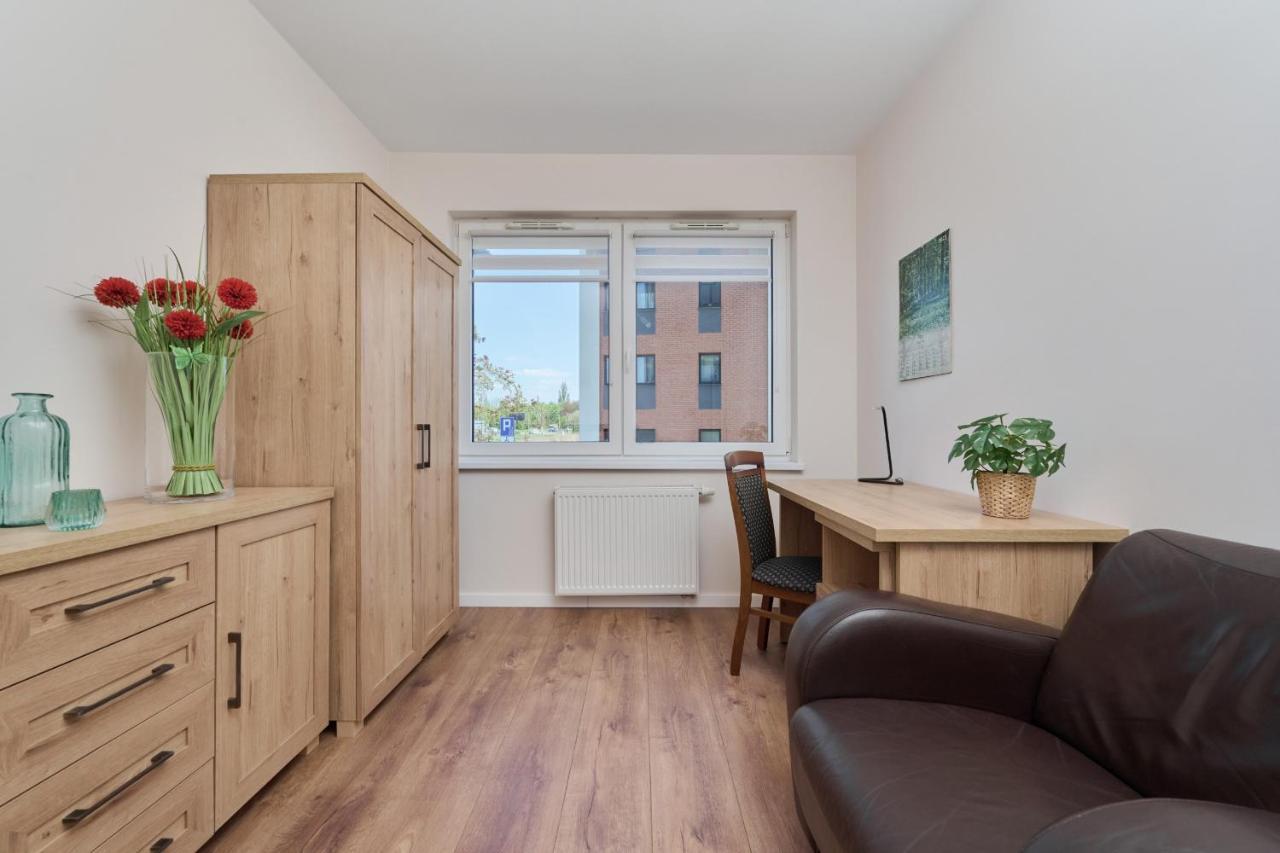 Apartment Comfy With Parking & Balcony By Renters