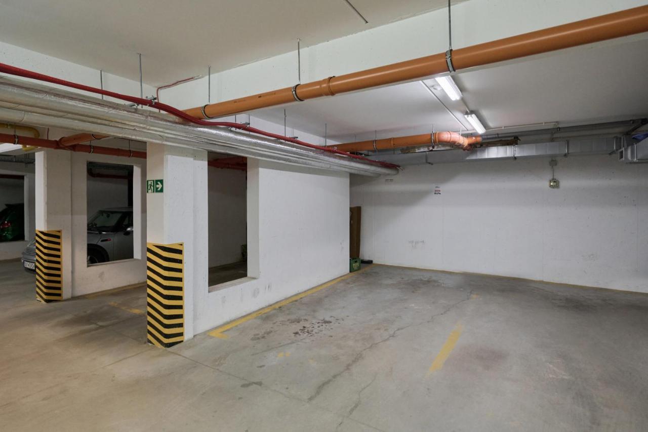 Apartment Comfy With Parking & Balcony By Renters *